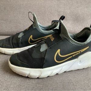 Nike Flex Runner Black Gold 2Y Kids Boys Girls Unisex Used Slip On Sneakers